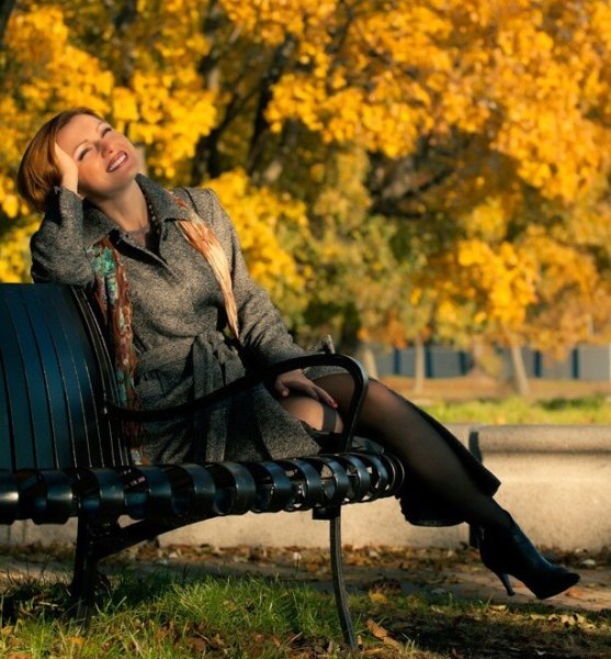 Женщина осенью