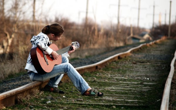 Девушка с гитарой