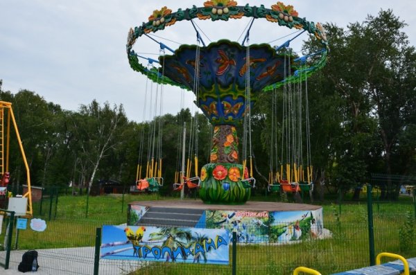 Сад Победы Челябинск карусели