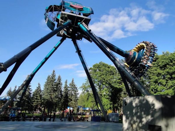 Парк аттракционов Питер Крестовский остров