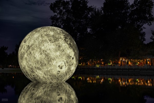 Луна инсталляция
