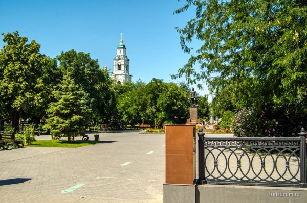 Братский парк в Астрахани