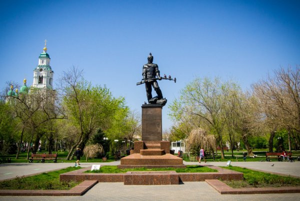 Парк Братский сад Астрахань