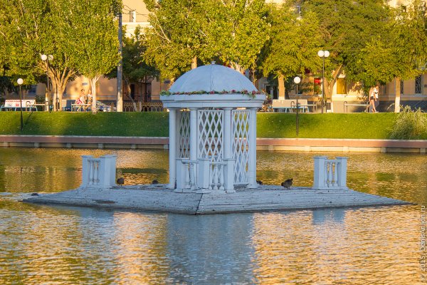 Парк Лебединое озеро Астрахань