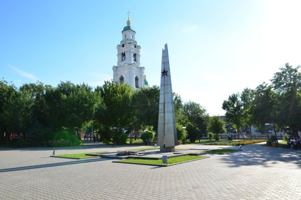 Братский сад Астрахань памятник