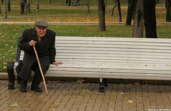 Старики на лавочке