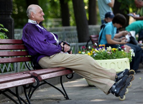 Пенсионеры на лавке