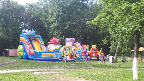 Аттракционы в парке Толстого Брянск