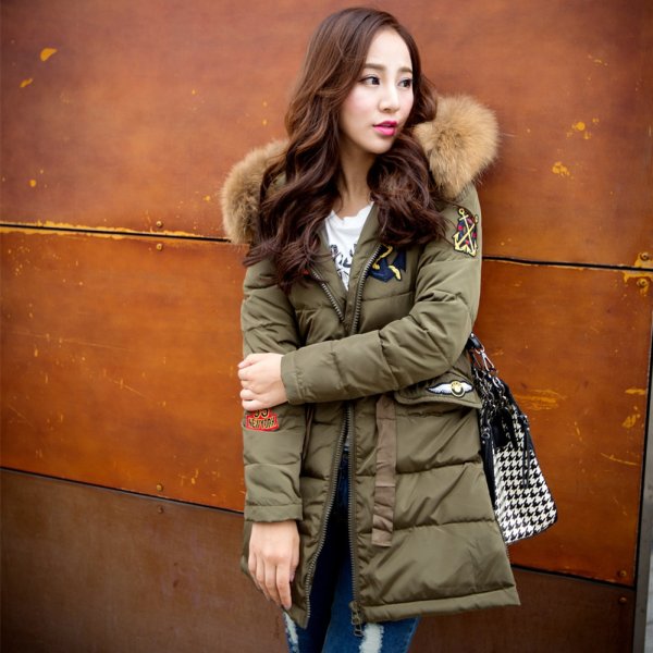 Девушка в зимней куртке