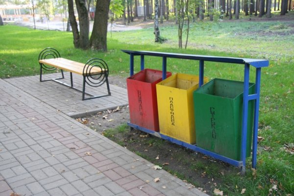 Мусорные контейнеры в парках
