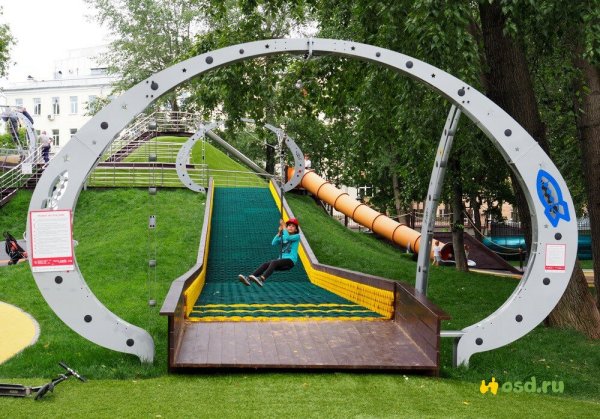 Детская площадка в Делегатском парке