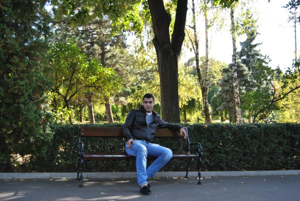 Мужчина в парке