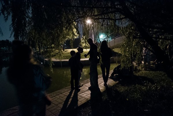 Прогулка ночью с друзьями