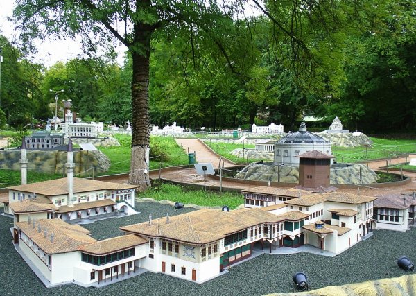 Бахчисарайский парк миниатюр