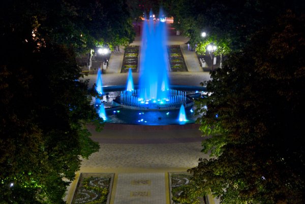 Армавир ночной с фонтанами