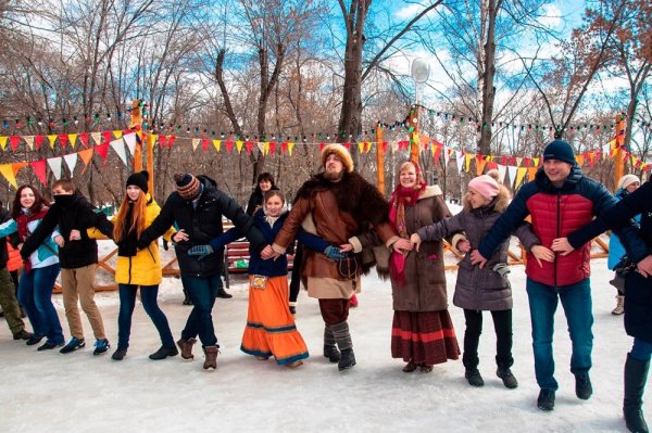 Народные гуляния в парке