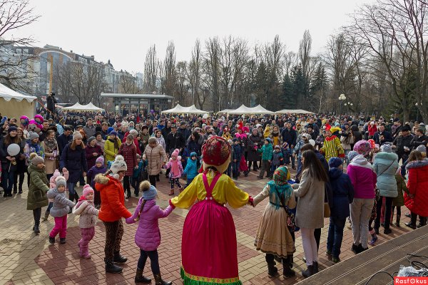 Нарядный город к празднику Масленица