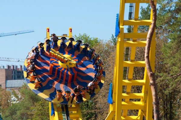 Парк Горького Москва карусели