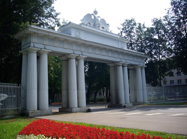 Николаевские ворота Павловск