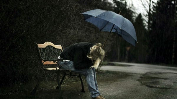 Человек под дождем