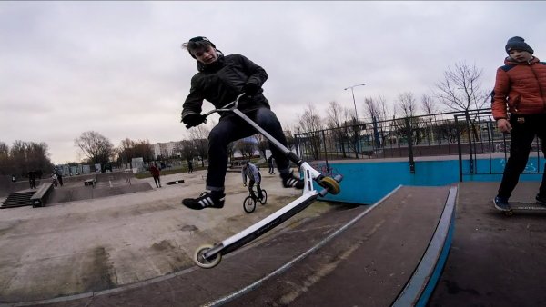 Скейт парк самокат