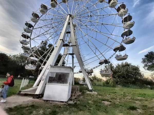 Колесо обозрения Курск парк 1 мая