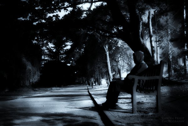 Одинокий человек ночью