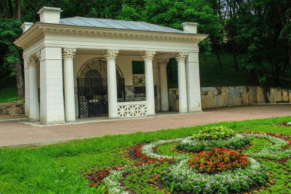 Воронцовская аллея в парке Ессентуки