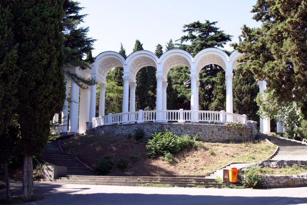 Приморский парк колоннада