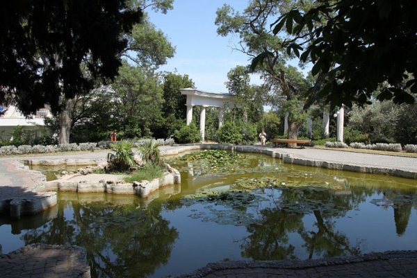 Приморский парк им ю.а Гагарина Ялта