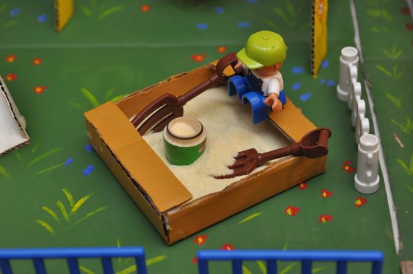 Игровая площадка из пластилина