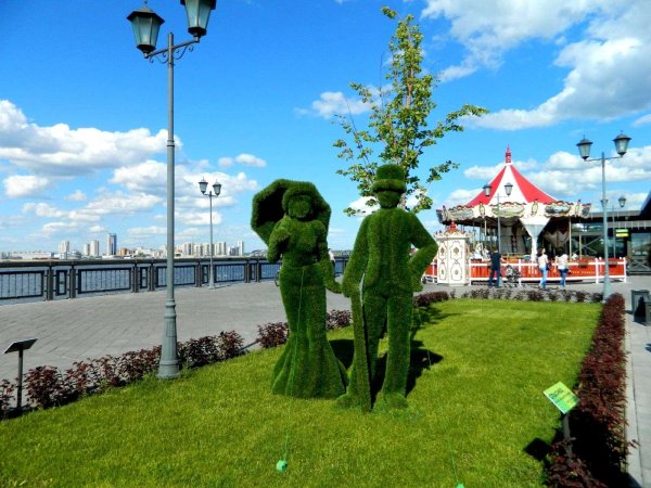 Кремлевская набережная кахань