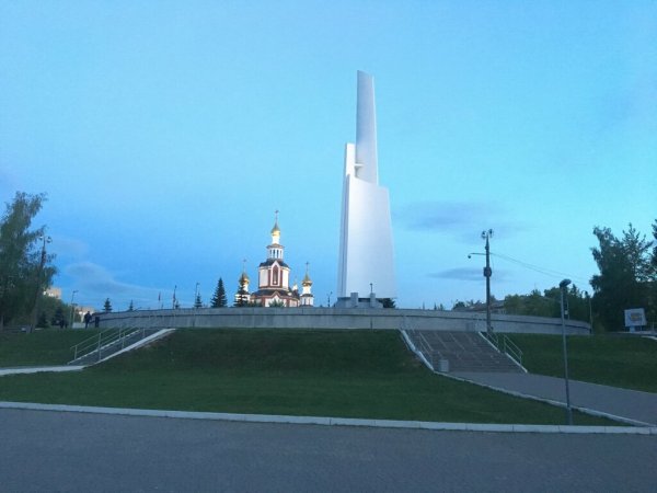 Обелиск славы Киров