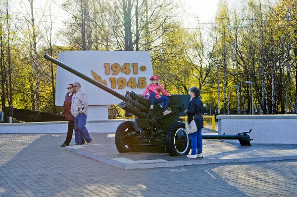 Памятники в парке Победы в Кирове