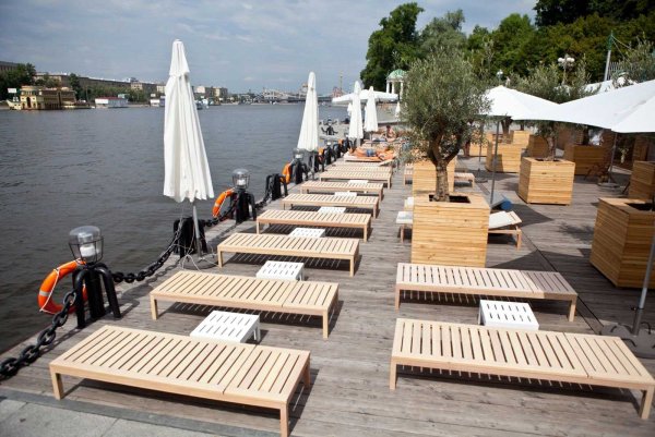 Кафе оливковый пляж в парке Горького