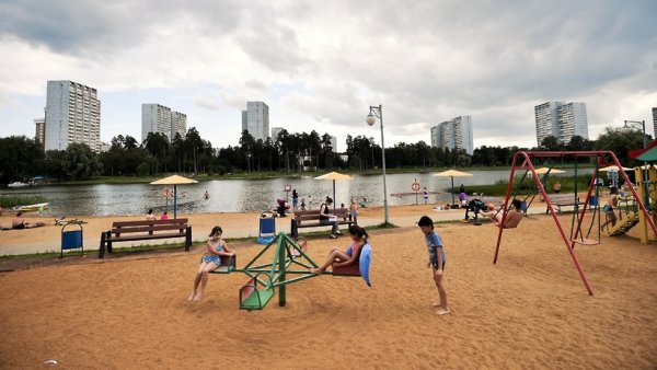 Пляж школьное озеро Зеленоград