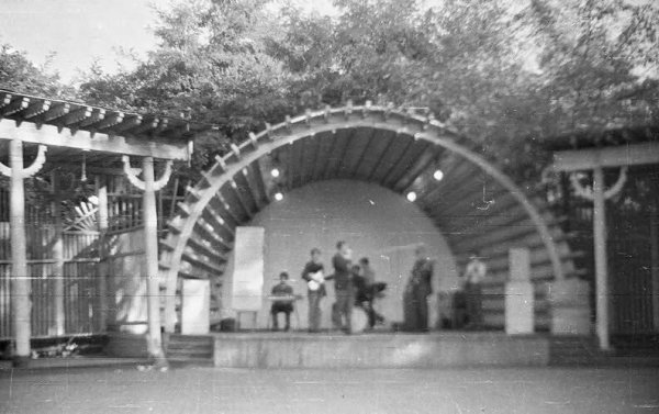 Танцплощадка СССР 70х в парке