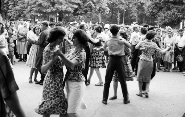 Танцплощадка СССР 70х в парке