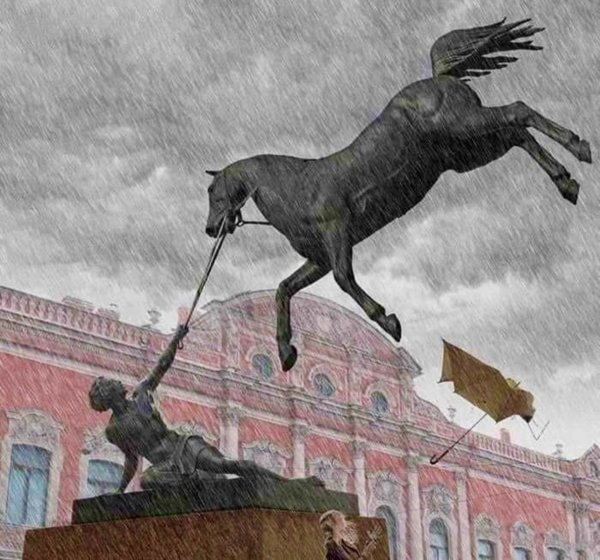 Конь с крыльями памятник СПБ