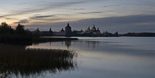 Кирилло-Белозерский монастырь на рассвете