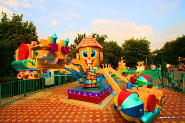 Аттракционы в парке Поддубного Ейск