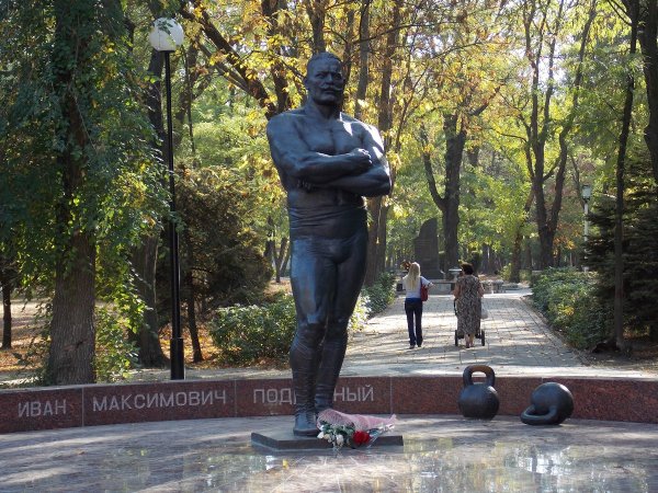 Парк Поддубного Ейск мемориал Поддубного