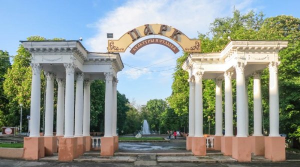 Городской парк Орел колоннада
