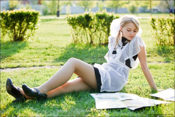 Красивые девушки в школьной форме