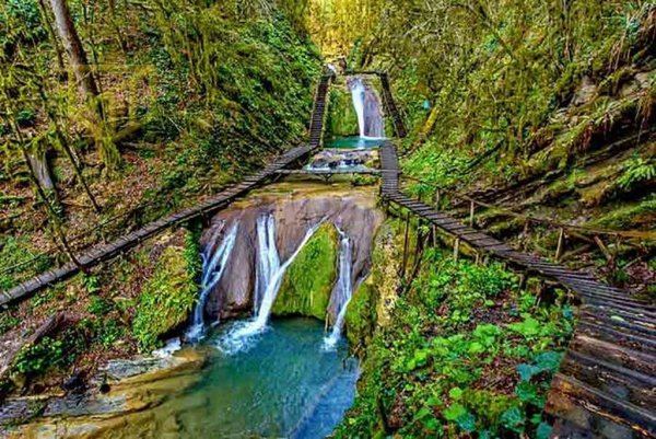 Парк 33 водопада в Сочи