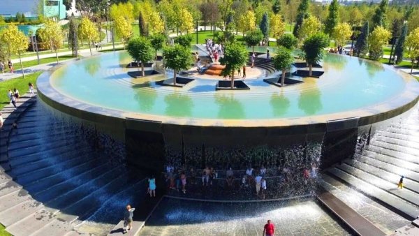 Фонтан Инфинити парк Галицкого