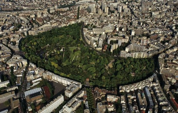 Парк БЮТ-Шомон в Париже