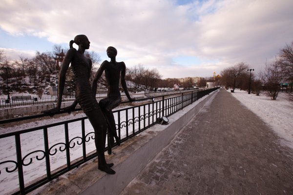 Памятник влюбленным в Благовещенске