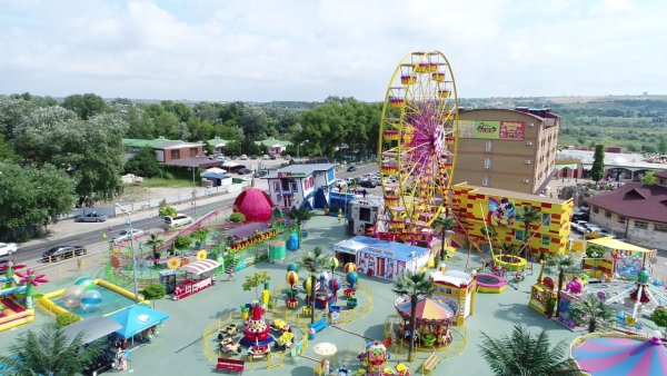 Парк аттракционов Солнечный остров в Джемете
