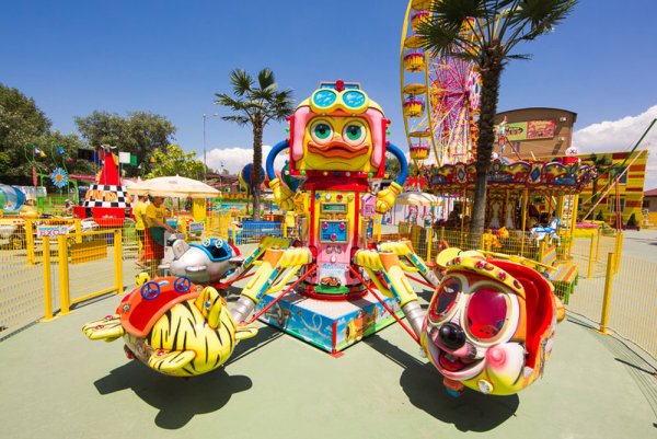 Парк аттракционов Солнечный остров в Джемете